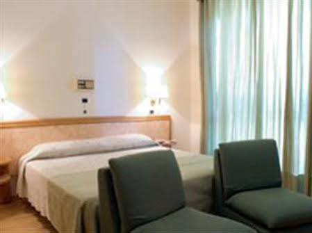 Hotel Santa Chiara Chianciano Terme Esterno foto